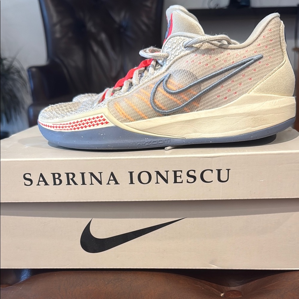 Sabrina Ionescu basketball shoes like new!